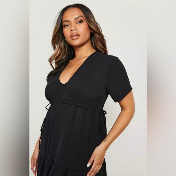 Boohoo | PLUS TIE DETAIL TIERED MAXI DRESS BLACK VARIOUS SIZES AVAILABLE - Picture 2 of 4